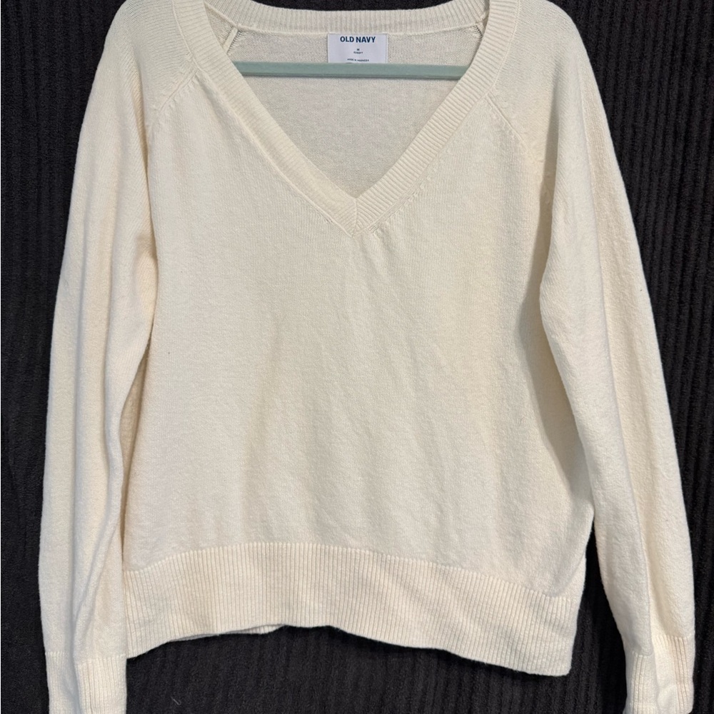 Old Navy Cream V-Neck Cropped Sweater